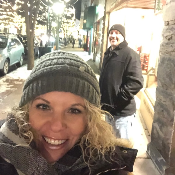 MEET YOUR POSHER - Picture 6 of 16